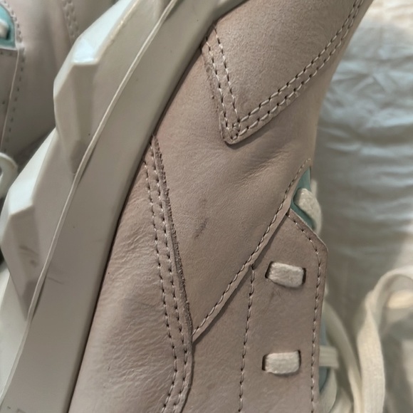 26. Ecco Fluid Form Tennis Shoes / Sneakers in Off White, Cyan, and Peach - Picture 9 of 12